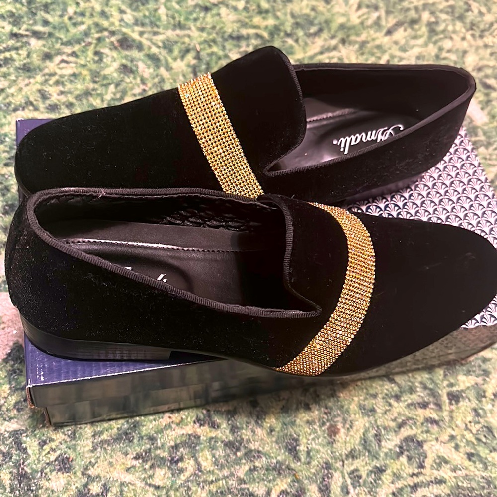 Size 11 black and gold amali loafer